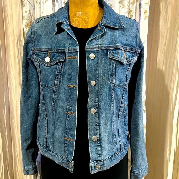 GAP Jackets & Blazers - Like new Gap Denim Jacket with 2 inside packets and 4 pockets in front